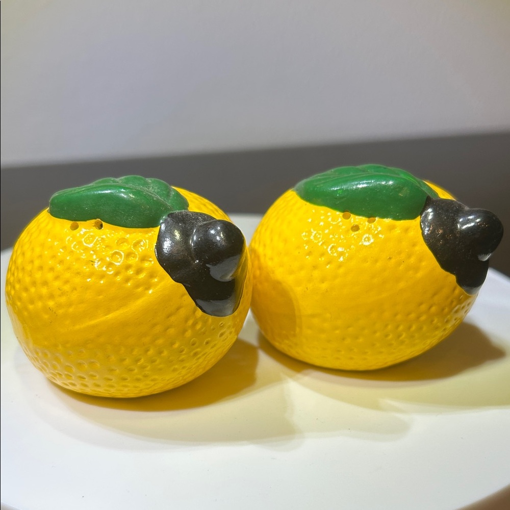 🍋HOST PICK🍋Vintage 90’s Albert E. Price Ceramic Lemon novelty Salt & Pepper Set